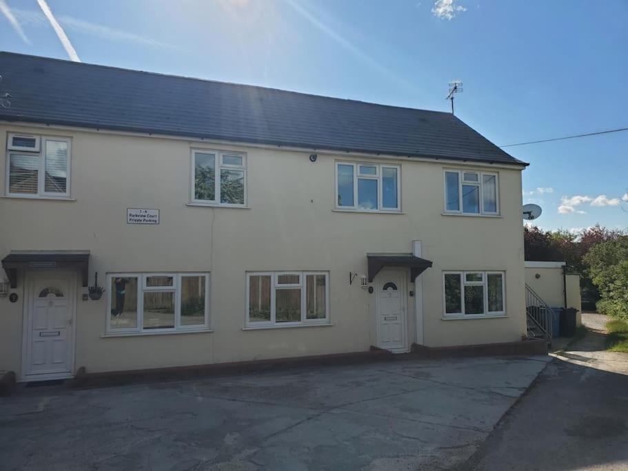 Central Windsor 2 Bedroom Flat With Free Parking Exteriér fotografie